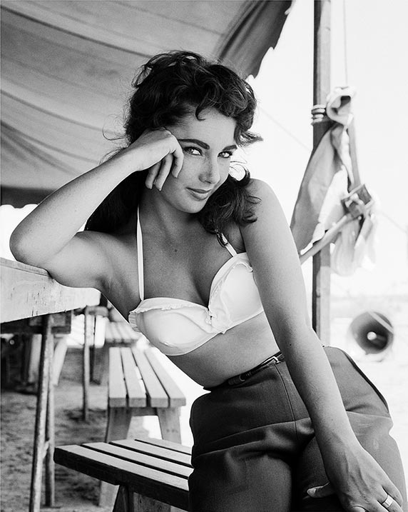 Elizabeth Taylor portrait on the set of Giant, 1955 – Original Fine Art Print-Artography Limited